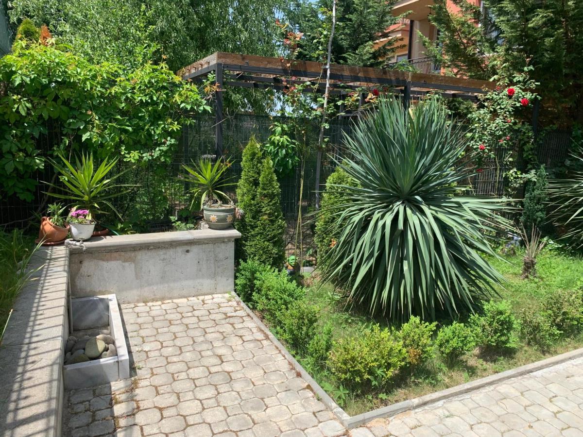 Oasis By The Sea Apartment Primorsko Bagian luar foto