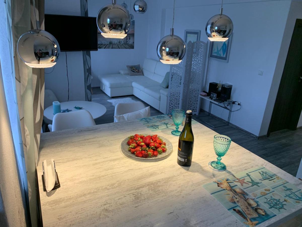 Oasis By The Sea Apartment Primorsko Bagian luar foto